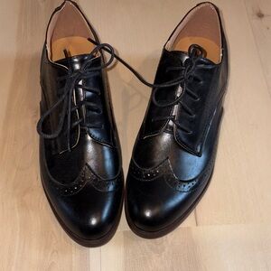 Women's Black Leather Lace-Up Brogue Flats